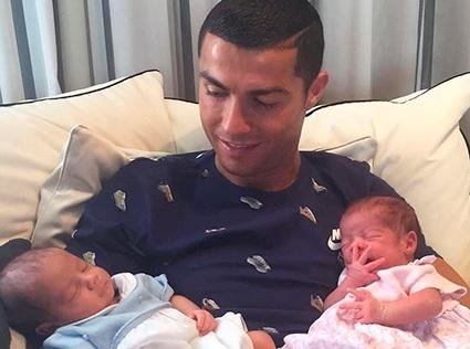 Ronaldonun əkizlərinə sevgilisi analıq edir - foto