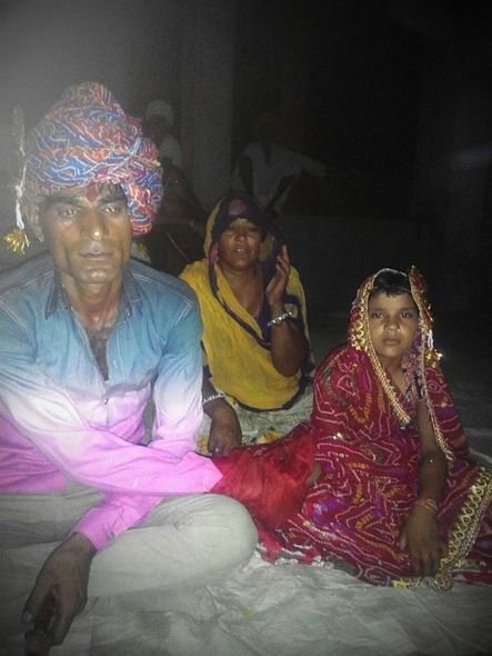 35 yaşlı kişi 6 yaşlı qız ilə evləndi – FOTO