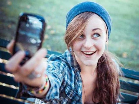 Moskvada selfi çəkdirmək istəyən qız öldü