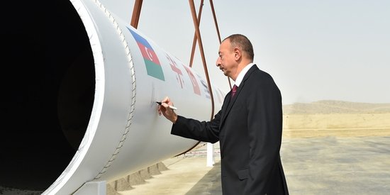 Azərbaycan 1 milyard dollar borc aldı