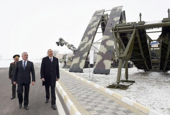 Prezident ordunun yeni hərbi texnikasına baxdı - YENİLƏNİB II - FOTOLAR