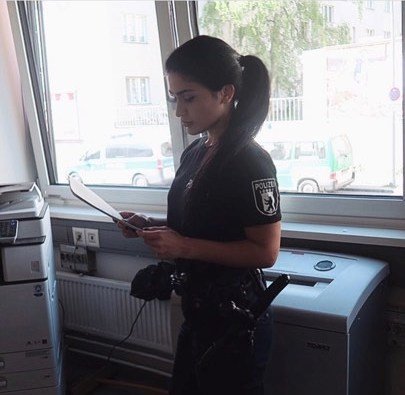 Almaniyada polis işləyən həmyerlimiz: "Gülüb, lağa qoyurdular" - FOTOLAR