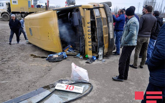 Mikroavtobus qəzaya uğradı: Xəsarət alanların hamısı qadındır - ADLAR - YENİLƏNİB