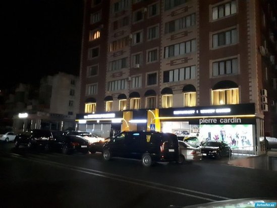 Nazirin nəvəsi yaşayış binasının 2-ci mərtəbəsində restoran açdı – Hər gecə dava düşür - VİDEO