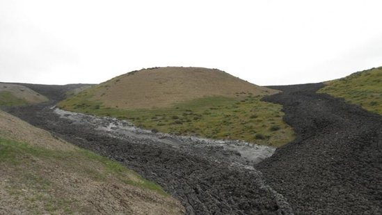 Dünyanın ƏN NƏHƏNG palçıq vulkanı püskürdü - Alovların hündürlüyü 400 metrə çatdı