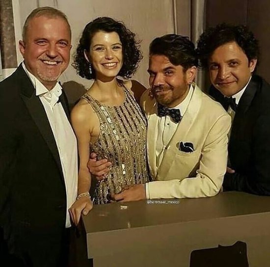 Beng&uuml;n&uuml;n toyunda hamı onlara baxırdı - FOTO
