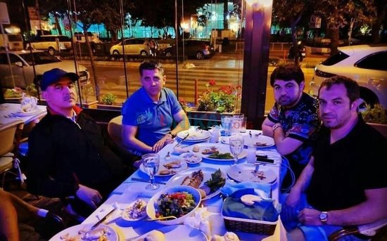 Güllələnən keçmiş icra başçısı Elmar Vəliyev oğlu ilə şam yeməyində - FOTO