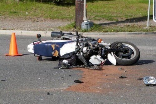 Bakıda DƏHŞƏTLİ QƏZA: "Mersedes" motosikletçini vurub, üstündən keçdi