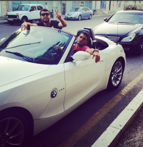 Qızıl medal qazanan güləşçimizin bahalı avtomobilləri göz qamaşdırdı - FOTOLAR