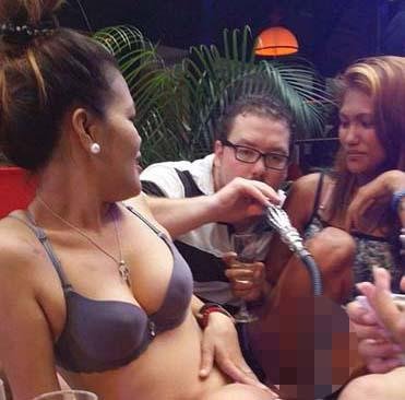 DƏHŞƏT: qadınlara ayaqyolu yalatdırıb, sonra da... - FOTO