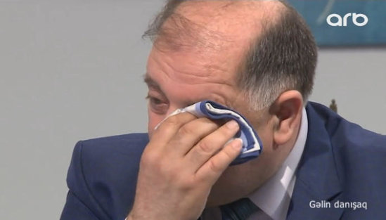 Azərbaycanlı məşhur efirdə hönkür-hönkür ağladı: "Anam..."- VİDEO