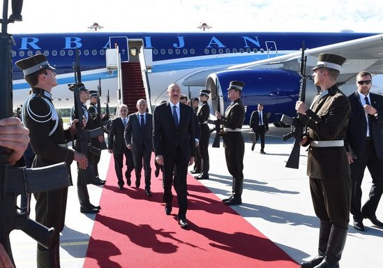 Prezident İlham Əliyev Latviyaya rəsmi səfərə gəlib - FOTO