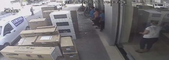 Ürəyi zəif olanlar baxmasın! Qızı zorlanan ata intiqamını belə aldı - 18+ VİDEO - FOTOLAR