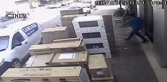 Ürəyi zəif olanlar baxmasın! Qızı zorlanan ata intiqamını belə aldı - 18+ VİDEO - FOTOLAR