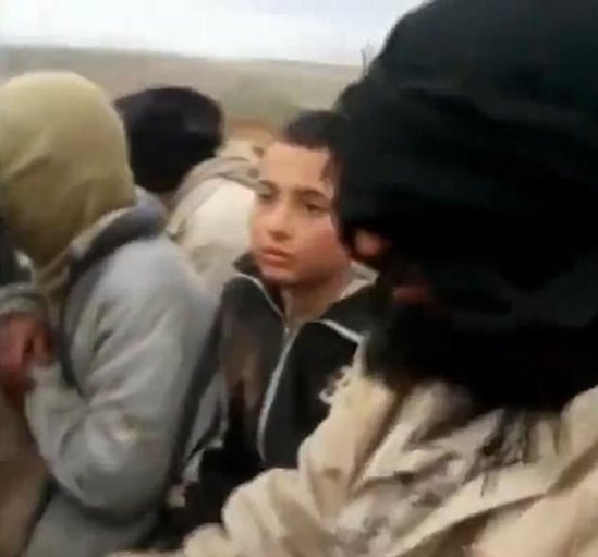 11 yaşlı İŞİD-çi oğlan: "Məni güllələyəcəksiniz?!" - VİDEO - FOTO