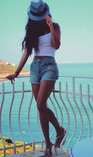 45 yaşlı kişi ilə sevgili olan Aysel Əlizadənin FOTOLARI YAYILDI