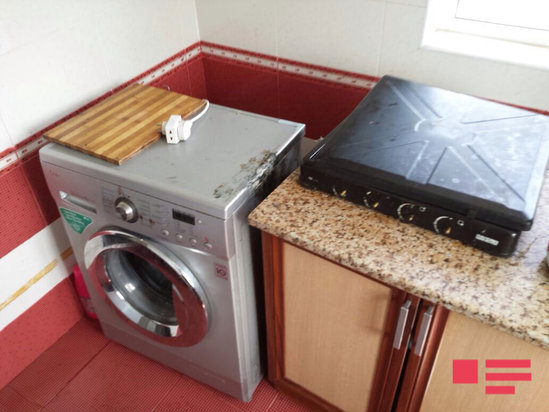 Azərbaycanda QƏRİBƏ OLAY: bu evdə hər şey öz-özünə alışıb yanır - FOTOLAR