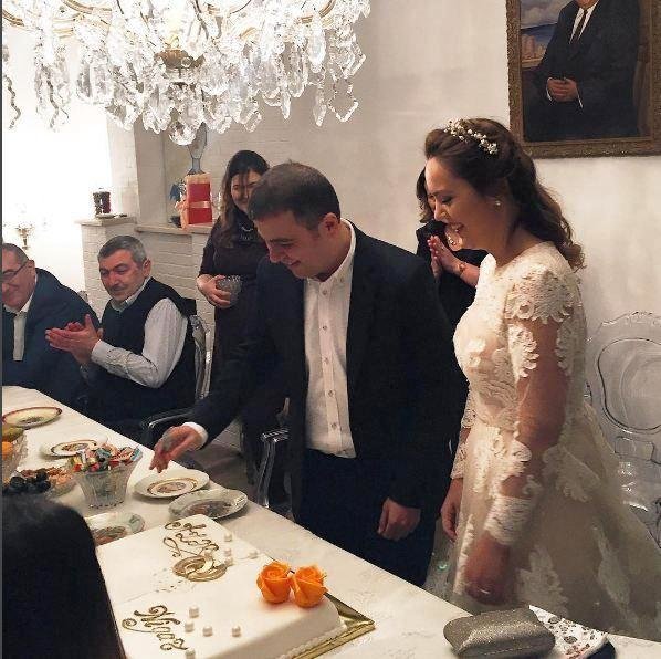 Bu da "Bozbash pictures"in Ağsaqqalının rəssam nişanlısı (FOTO)