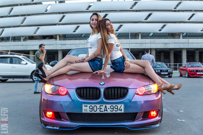 "BMW" festivalında model qızlar ŞOU göstərdilər - NƏFƏSKƏSƏN FOTOLAR