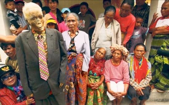 ŞOK! Ölüləri qəbirdən çıxarıb... - QANDONDURAN FOTOLAR