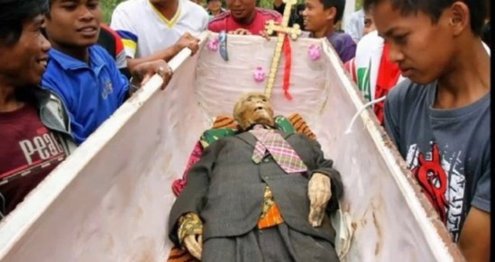 ŞOK! Ölüləri qəbirdən çıxarıb... - QANDONDURAN FOTOLAR