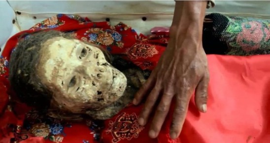 ŞOK! Ölüləri qəbirdən çıxarıb... - QANDONDURAN FOTOLAR