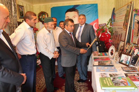 Mübariz İbrahimovun anım günü qeyd olunub - FOTO
