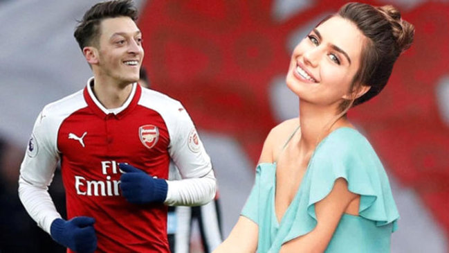 Mesut Özil nişanlısı üçün 5 illik karyerasına SON QOYUR - FOTO