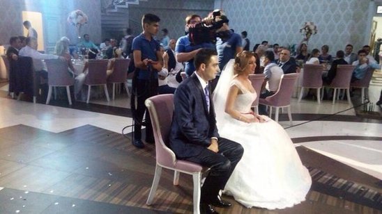 Azərbaycanlı müğənni oğlunu GÖRÜN KİMİNLƏ evləndirdi - FOTOLAR