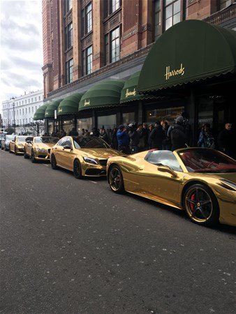 Londonun ən zəngin küçəsi - Hər tərəf qızıl avtomobillərlə doludur - FOTOLAR