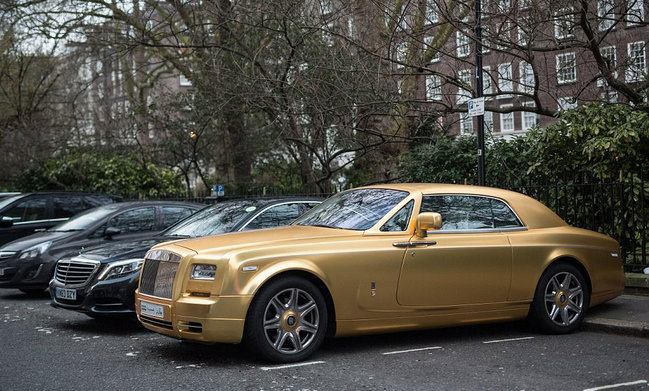 Londonun ən zəngin küçəsi - Hər tərəf qızıl avtomobillərlə doludur - FOTOLAR