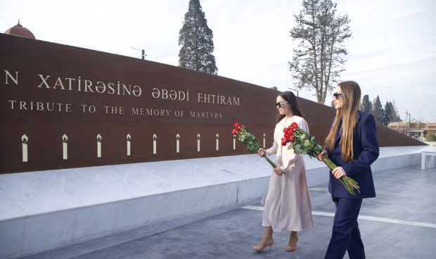 Leyla Əliyeva və Alyona Əliyeva Gəncə Memorial Kompleksini və Milli Qəhrəman Natiq Qasımovun ailəsini ziyarət ediblər