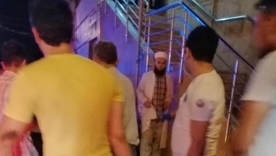 DƏHŞƏT: İNTİHAR etmək üçün məscidin minarəsinə qalxdı və ...