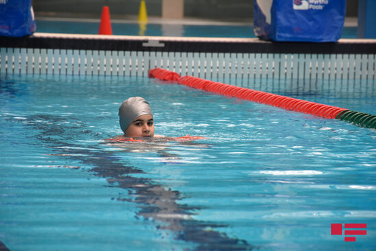 Ayağını ayı dişləyən xanım üzərək necə xilas oldu? – REPORTAJ