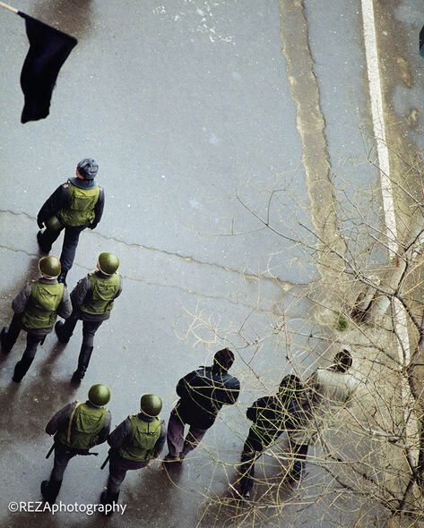 Reza Deqati: "Yaxınımı axtarmaq adı ilə morqa girib şəhidlərin şəklini çəkdim" - MÜSAHİBƏ + FOTO