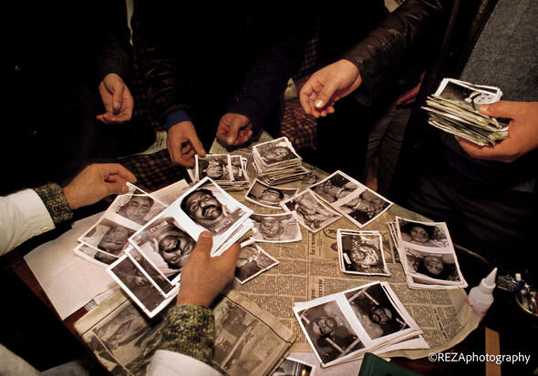 Reza Deqati: "Yaxınımı axtarmaq adı ilə morqa girib şəhidlərin şəklini çəkdim" - MÜSAHİBƏ + FOTO