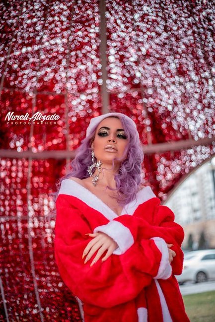 Cazibədar azərbaycanlı model "Santa girl" obrazında - FOTOLAR
