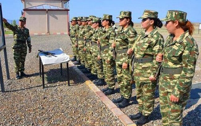 Qadın hərbçilər üçün müddət azaldılır - 3 ildən 6 ayadək