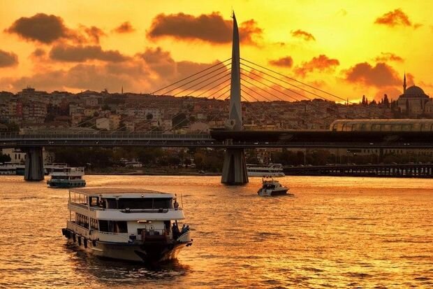 Türkiyə bu gündən gəmilərin boğazlardan keçməsi üçün rüsumları artırır