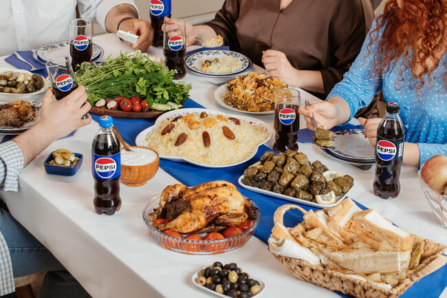 Pepsi dünyada 120 ölkədə vizual görkəmini dəyişərək 14 ildən sonra yeni görünüşünü təqdim edir - FOTO