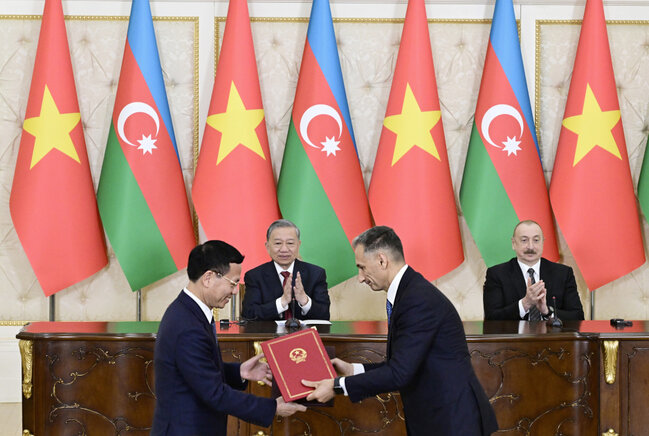 Azərbaycan ilə Vyetnam arasında imzalanmış sənədlər mübadilə edilib