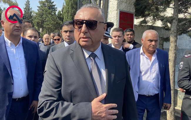 Eldar Mahmudovun oğlu üç ailənin evini dağıdır