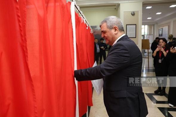 Prezidentliyə namizəd Fazil Mustafa səs verib - FOTO