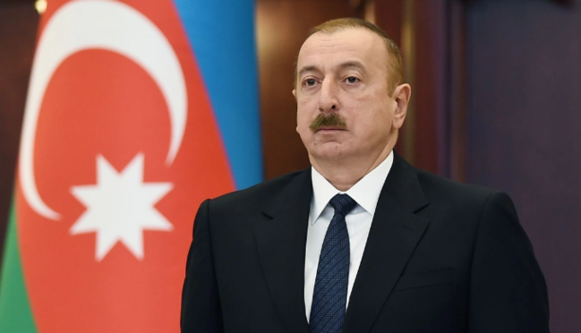 İlham Əliyev Daşkənddə Müstəqillik abidəsini ziyarət edib