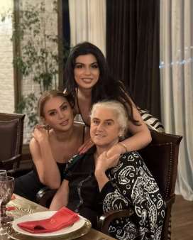 Roza Zərgərlinin anası GÖRÜN KİM İMİŞ: İlk dəfə PAYLAŞDI - FOTO