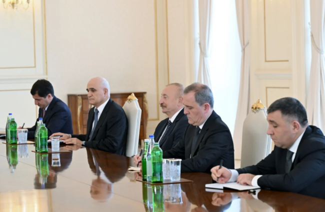 Prezident İlham Əliyev Çin Kommunist Partiyası Mərkəzi Komitəsinin Siyasi Bürosunun üzvünü qəbul edib - Foto