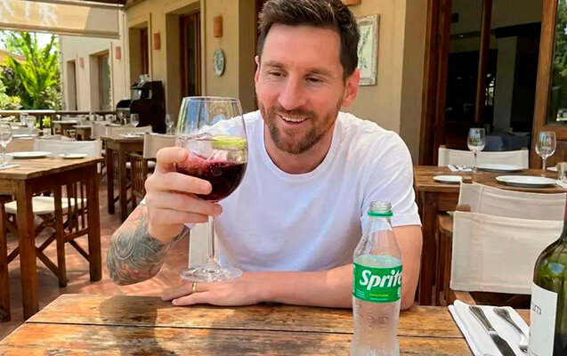 "Şərabı "Sprite"la içirəm və tez sərxoş oluram" - Messi