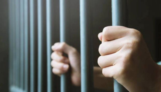 İranda rejim əleyhinə mahnılar ifa edən reper həbs edilib