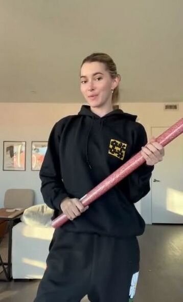 Kağızdan düzəltdiyi bayram paltarı ilə sosial şəbəkədə məşhurlaşdı - FOTO - VİDEO