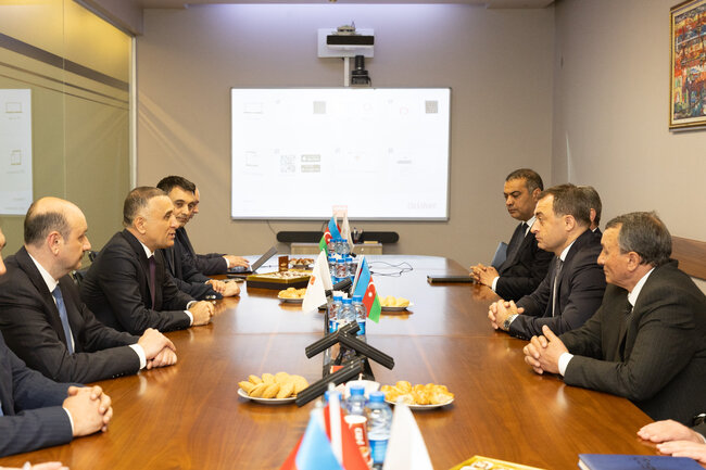 Nizami Rayon İcra Hakimiyyətinin başçısı Sahibkarlar Günü ilə əlaqədar "Ulduz" şokolad fabrikini ziyarət edib